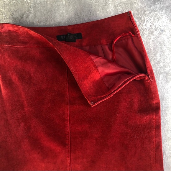 Express red suede mini skirt - Picture 3 of 5